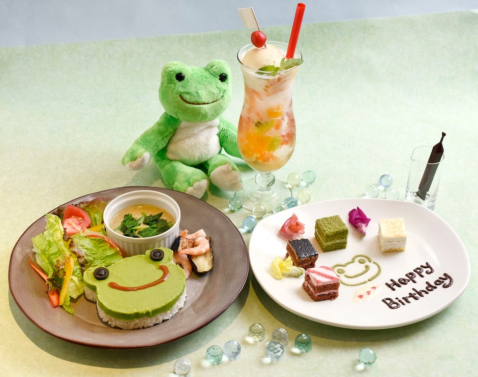 ブリヤンカフェのコラボメニュー♪ ケーキのお皿にチョコペンで自由に書けます。