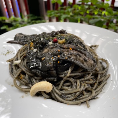 漆黒のパスタ〜白トリュフの香り　