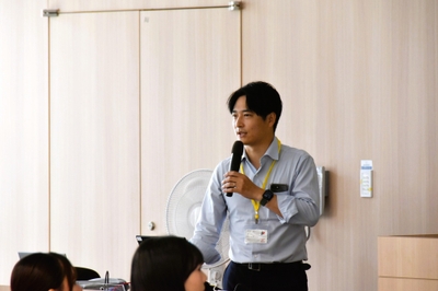 総合商社と専門商社の違いを説明した豊通マシナリーの白川氏