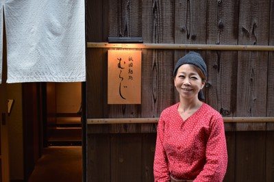 女性店主・連（むらじ）恭子