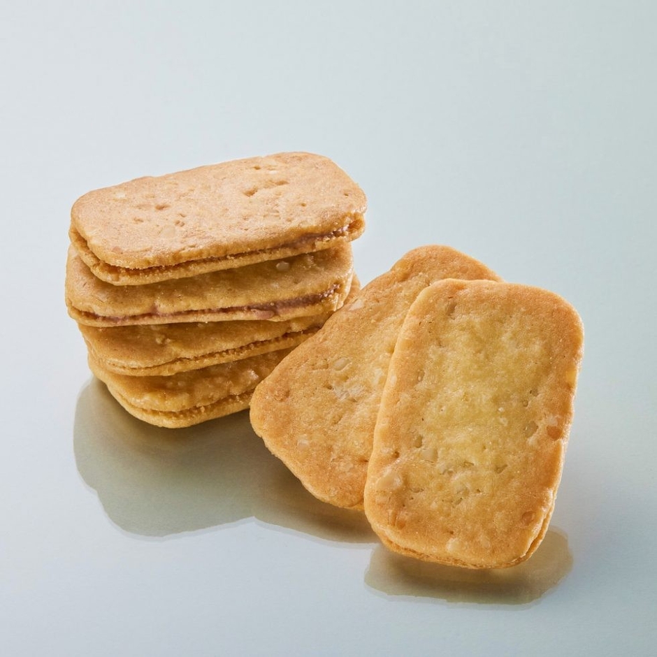 【マカダミア】香ばしいマカダミアナッツクッキーでまろやかなミルクチョコレートをサンド