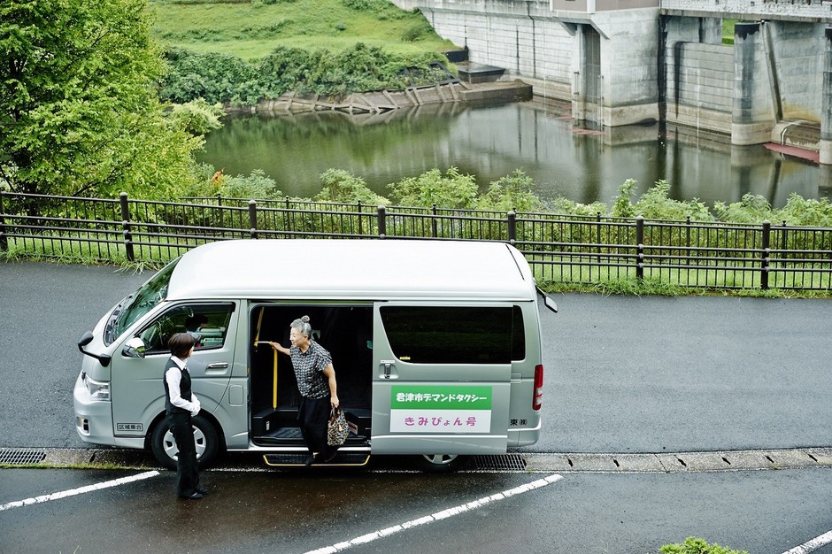 デマンド交通イメージ（大新東が千葉県君津市で受託運行しているデマンド交通）