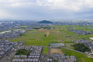 近畿文化会は、今年も有名な文化財を訪ねて著名な講師 による講演と現地見学を行う「入門臨地講座」を開催します。