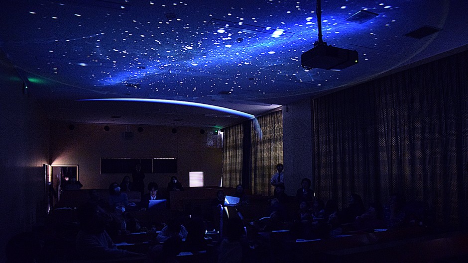 天井プラネタリウムの様子(会場は別の会場です)