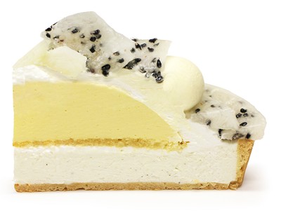 上から ハニーピタヤ、パッションフルーツクリーム、生クリーム、パッションフルーツムース、フロマージュブランのベース