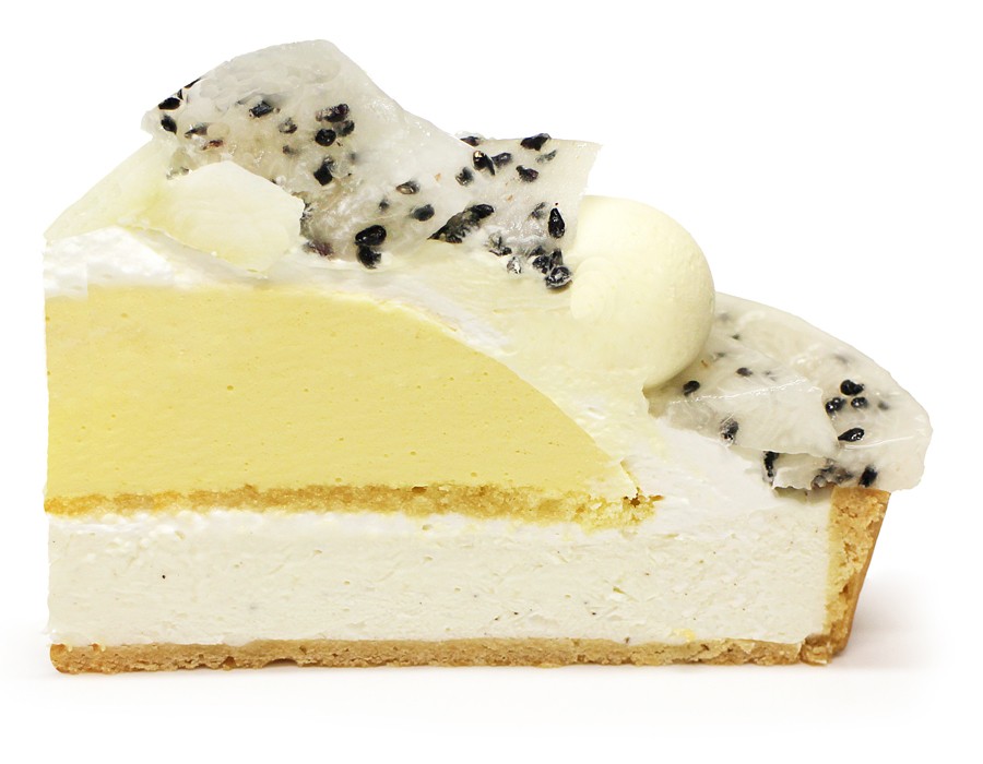 上から ハニーピタヤ、パッションフルーツクリーム、生クリーム、パッションフルーツムース、フロマージュブランのベース