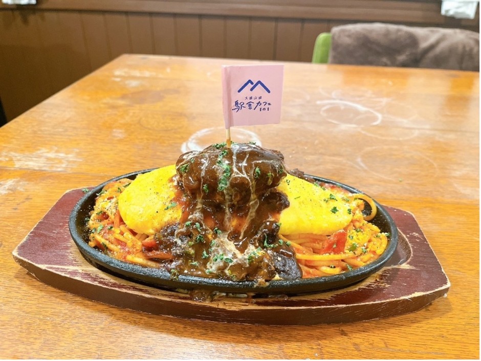 ごちそうオムバーグナポリタン