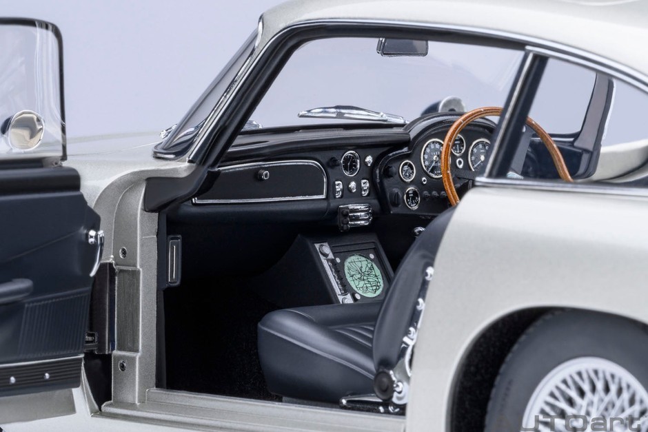 オートアート社製アストンマーチン DB5 「007／ゴールドフィンガー」
