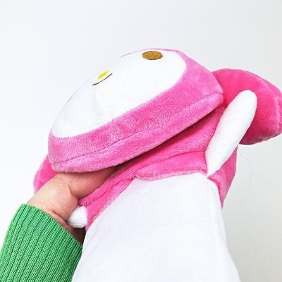 ギュッと抱きついてくるサンリオのちょこんぬいぐるみ