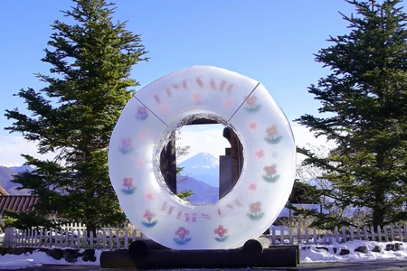 国内最大級「巨大！氷のリース」　 山梨県 清里高原で期間限定の特別展示を開始