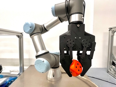 ロボットアームの先端に装着した「InSIGHT Grip」のプロトタイプ