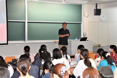 学生たちに貴重なアドバイス