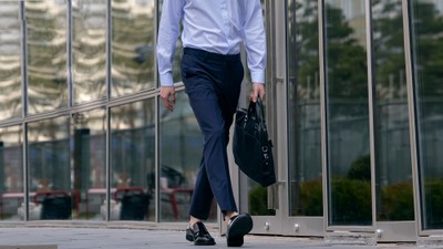 Super airy wool slacks 着用イメージ