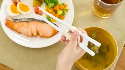 作業療法士と共同開発！お箸の“完成形” 「エジソンのお箸ラストステップ 子ども用」新発売！