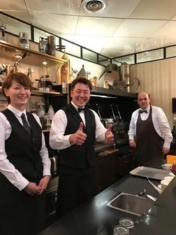 第1回の優勝者、準優勝者の副賞、ナポリ・バリスタ研修旅行の様子。本場のグランカフェでのバリスタ研修も!