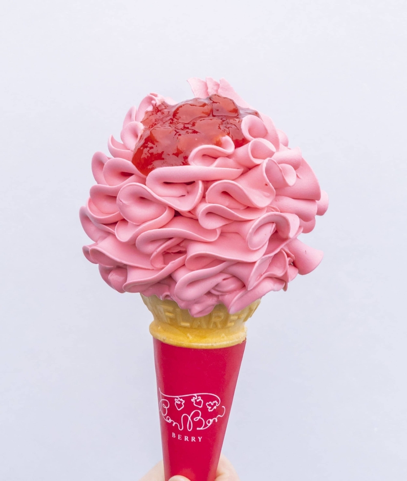 いちごのお花ソフト 550円(税込)