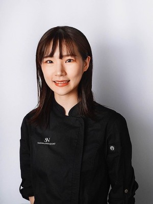 依田馨 氏