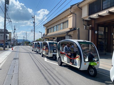 ゆっくり電動3輪カートがお散歩をサポート！
