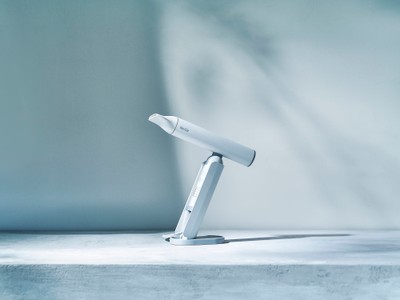 風の速さと軽さが生む、新しいヘアドライを実現したRe・De Hairdry (ホワイト)