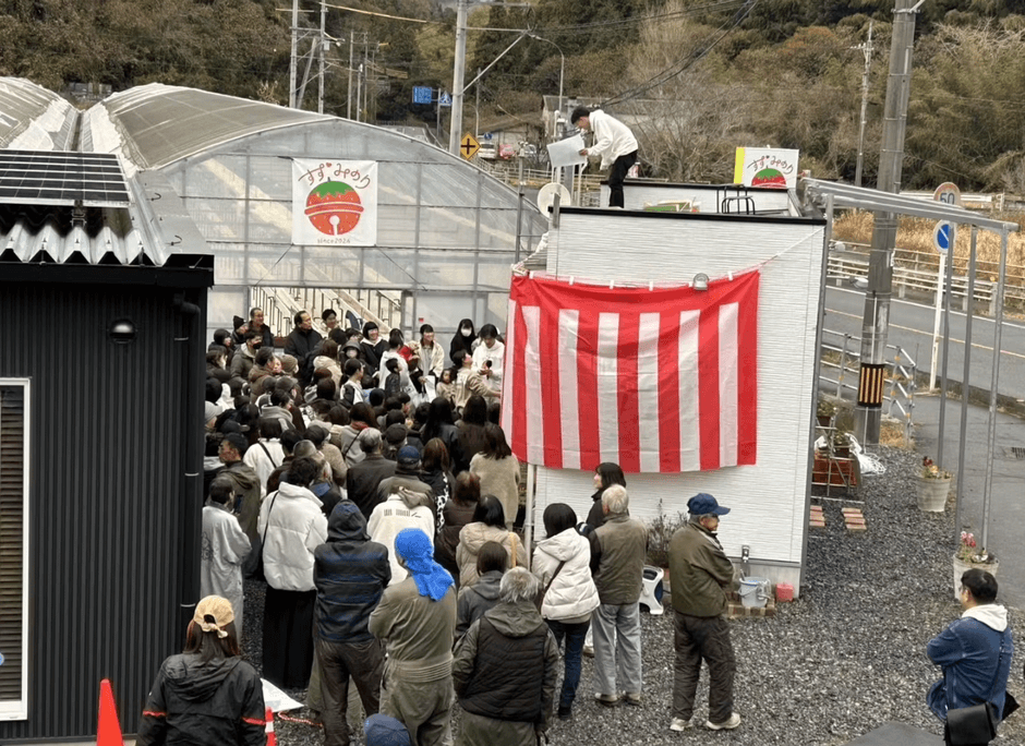 いちご農園再建に併せて様々なイベントを実施・餅まき