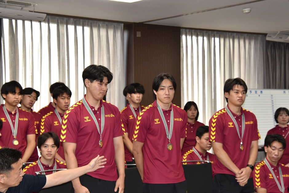 優秀賞を受賞した（左から）米田選手、松岡選手、幡東選手