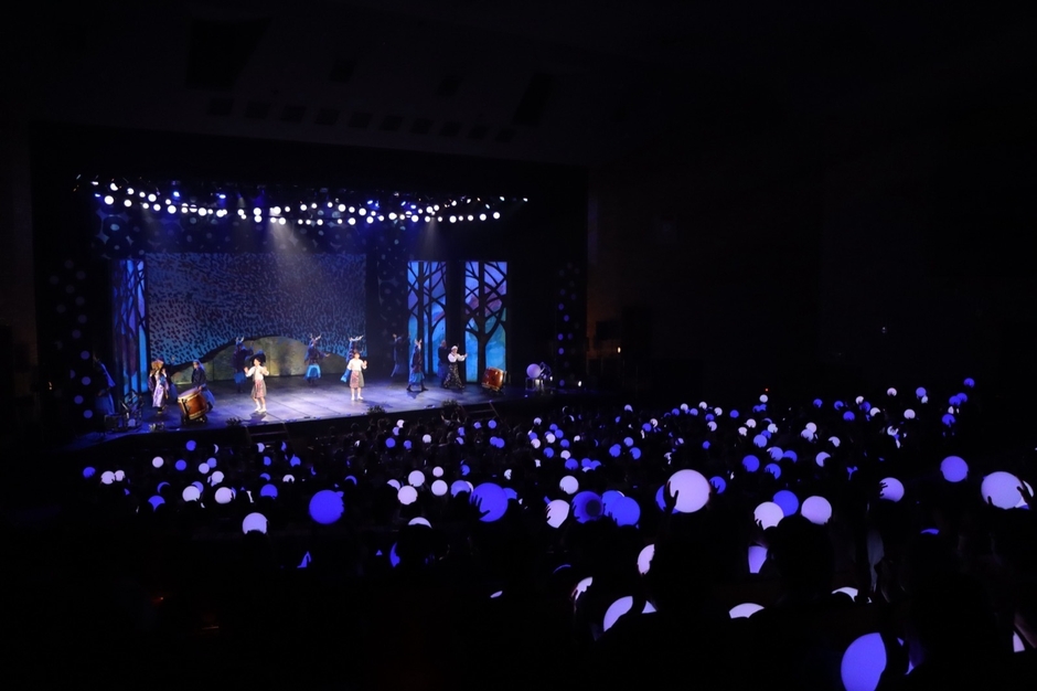 光るボールによる演出