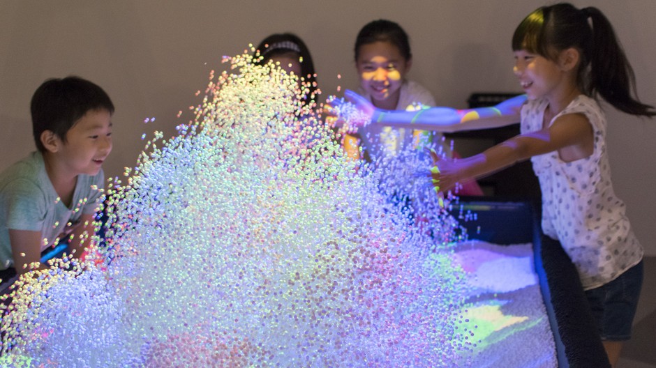 的場やすし、山野真吾、徳井太郎 《SplashDisplay》