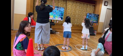 親子が一緒になってTANOを楽しむ様子
