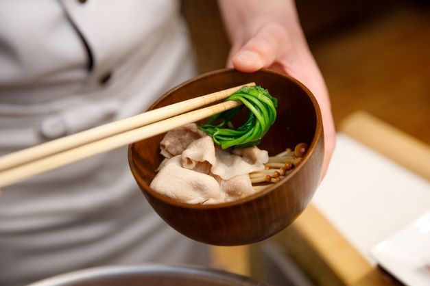<夕食一例>仙台せり、地元野菜たっぷりのしゃぶしゃぶ