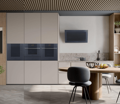 日本初上陸となる「SMEG」のビルトイン型キッチン家電(右からオーブン/電子レンジ機能付きオーブン/ウォーマー/ワインクーラー)