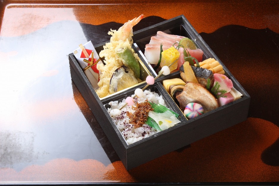 「初春」(20㎝角×1段)3,240円