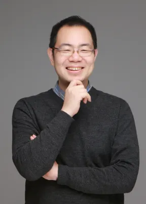 前 真之（まえ まさゆき）  東京大学大学院 工学系研究科 建築学専攻 准教授。博士（工学）。  健康・快適で電気代を抑えた「エコハウス」の研究と普及に取り組む。太陽エネルギーや断熱・気密技術を通じて誰もが安心して暮らせる住宅の実現を目指している。