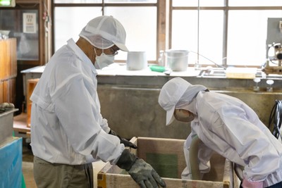 手作業の工程が多く職人技が光る