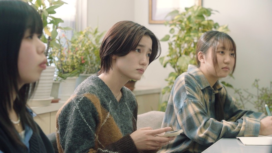 正解のない問いに向き合いながら、 保育の「プロセス」をどう可視化できるかを考える学生たち。