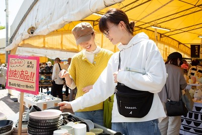 会場テント内の様子③