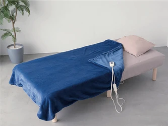 極上シルキータッチで「足ポカ快眠」を実現！ 「プレミアムフェイクファー電気毛布」にネイビーが新登場