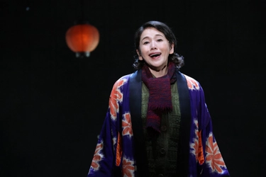 5度目の上演となる大竹しのぶ主演作、こまつ座「太鼓たたいて笛ふいて」5月25日(日)テレビ初放送！CS衛星劇場