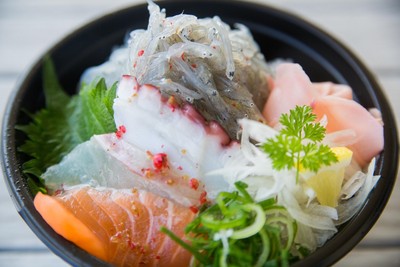 「淡路島タコステ」生しらす丼