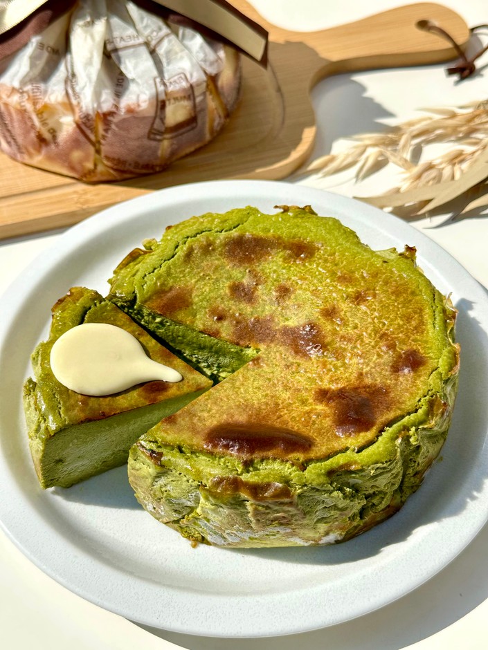 濃厚抹茶バスクチーズケーキ