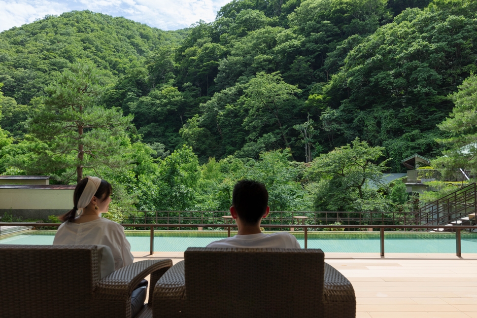 目の前に里山をのぞむくつろぎSalonで深呼吸