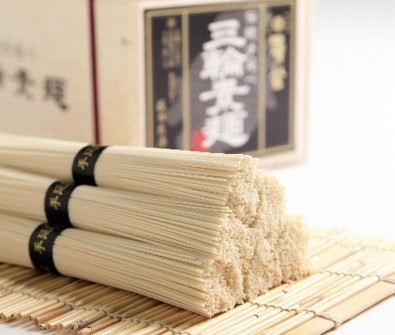 手延べでつくられたそうめん