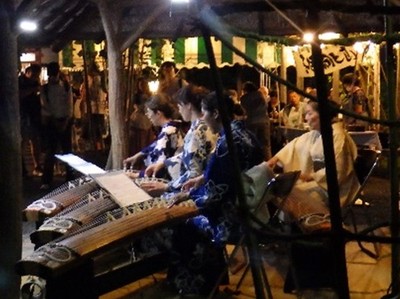 筝の演奏(昨年の様子)