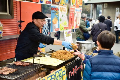 地元人気店が出店するフードエリア(2025年開催時)