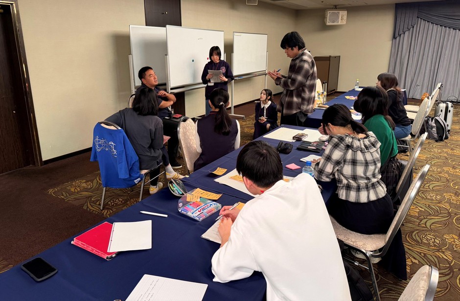 質問する学生