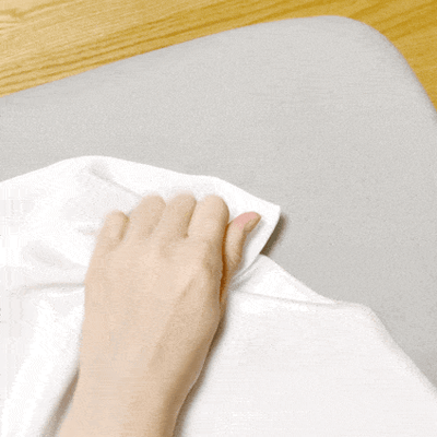 シワだらけでも水を吹きかけるだけで、元通り！【画像を開くとGIF動画が再生されます。】