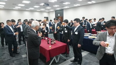 開催初日の懇親会の様子