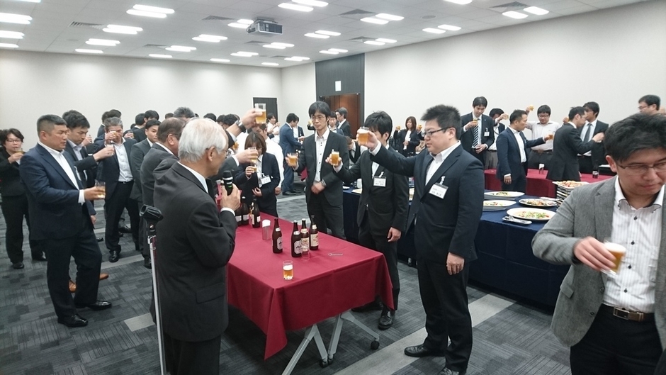 開催初日の懇親会の様子