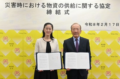 やまだ北区長(左)と飯田代表取締役社長(右)