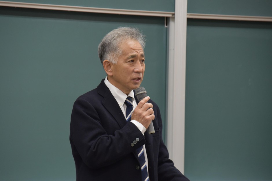 講演する梅田教授