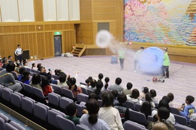 空気砲には大きな歓声が上がります